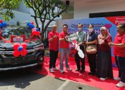Telkomsel Serahkan Hadiah Mobil Undi-Undi Hepi ke Pelanggan Surabaya