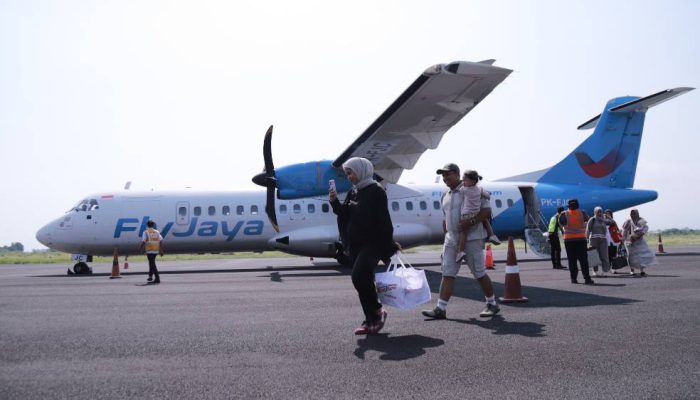 Penerbangan Reguler Jember–Jakarta Resmi Dibuka, Gus Fawait: Ini Langkah Strategis Atasi Kemiskinan