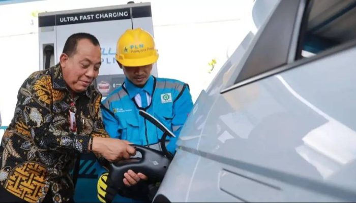 Transisi Energi Melaju, PLN Resmikan SPKLU Center di Surabaya
