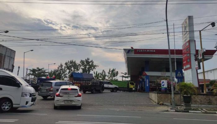 Antrean Solar Mengular, Pemkab Bojonegoro Turun Tangan