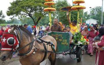 Bahagia Warga Mantup, Menang Mobil Viu–Telkomsel dan Diarak Meriah di Desa