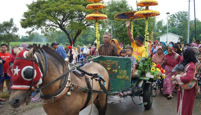 Bahagia Warga Mantup, Menang Mobil Viu–Telkomsel dan Diarak Meriah di Desa