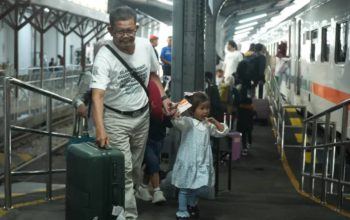 Lonjakan Penumpang Warnai Libur Hari Buruh Internasional di Daop 9 Jember