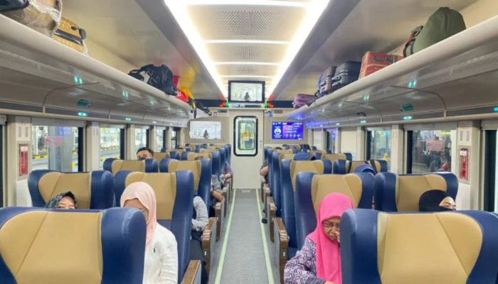 KAI Daop 8 Operasikan 55 Perjalanan KA Jarak Jauh Selama Libur Kenaikan Yesus Kristus