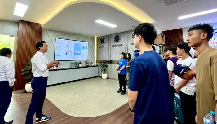 Terminal Teluk Lamong Jadi Destinasi Edukasi Maritim bagi Siswa Singapura