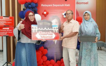 Beruntung! Warga Magetan Menangi Hadiah Umrah dari Program Telkomsel