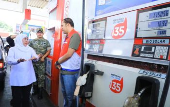 Khofifah Jamin Stok Biosolar di Jawa Timur Aman, Distribusi Terus Diperkuat