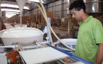 Pangkas Harga LNG ke US$13 MMBtu, Pemerintah Ringankan Beban Industri Keramik