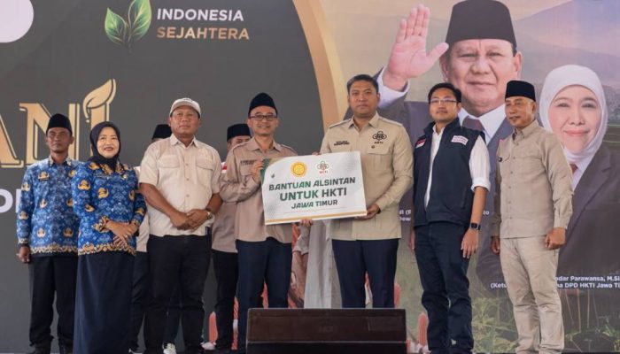 Dukung Ketahanan Pangan, STAPA Center dan HKTI Bantu Petani dengan Alat Pertanian Modern
