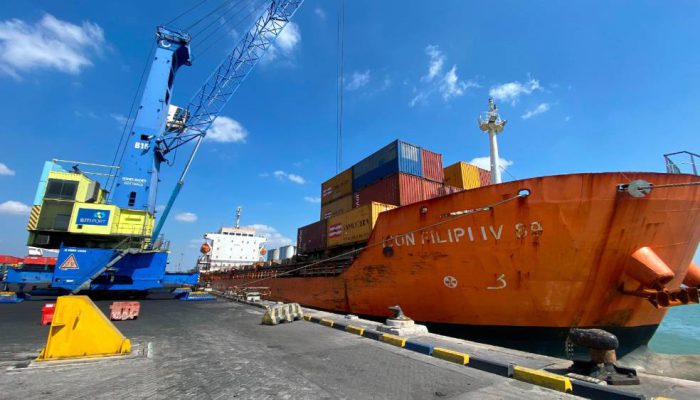 Uji Coba Zona EAZI di TPK Berlian Catat Efisiensi, Pergantian Kapal Hanya 29 Menit