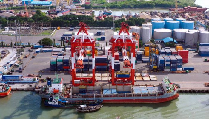 Arus Petikemas Terminal Teluk Lamong Tembus 2 Juta TEUs, Layanan Operasional Lampaui Target