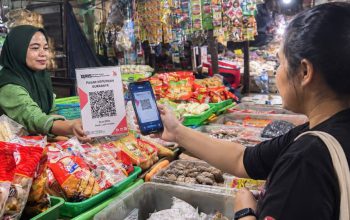 BRI Surabaya Perkuat Digitalisasi Pasar Keputran Lewat Fasilitas WiFi dan QRIS