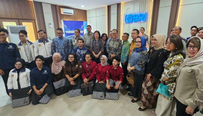 Perkuat Pelindungan Konsumen, BRI Dukung Gerai CERDAS PeKA di Universitas Airlangga